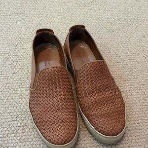 THE FLEXX Women's Tan Woven Slip-On Clogs